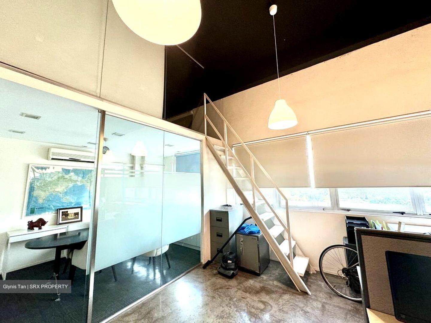 Redhill Forum (D3), Factory #470470251